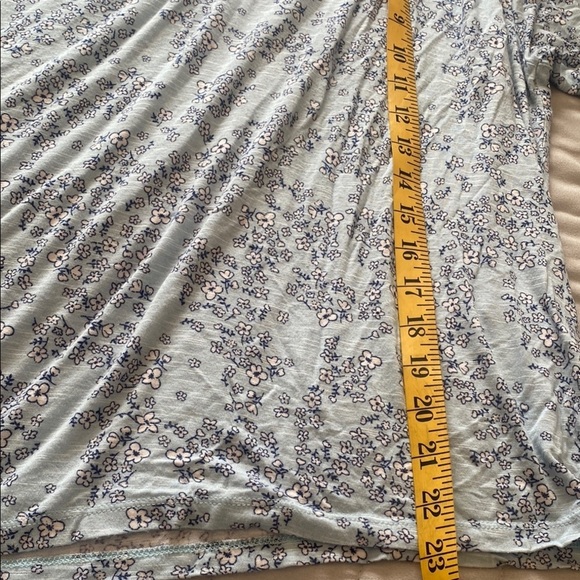 Bundle Gray and Blue Floral Women Tops Size L - Picture 7 of 7